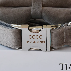 Gepersonaliseerde hondenhalsband bruin en wit